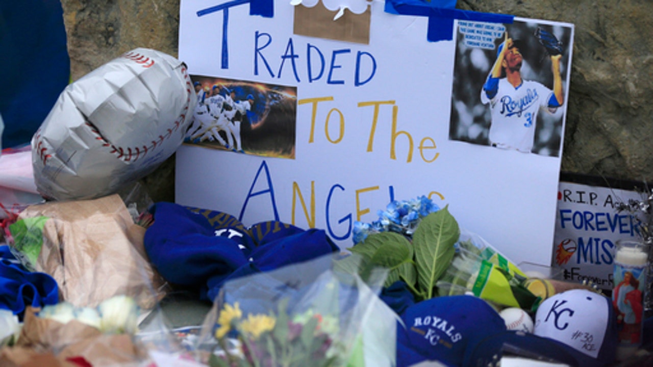 Family, fans mourn for Dominican pitcher Yordano Ventura